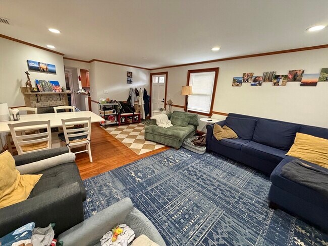 Foto del edificio - 176 Upland Ave