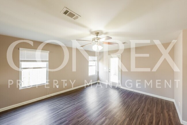 Building Photo - Charming Three Bedroom with Fenced Backyard!