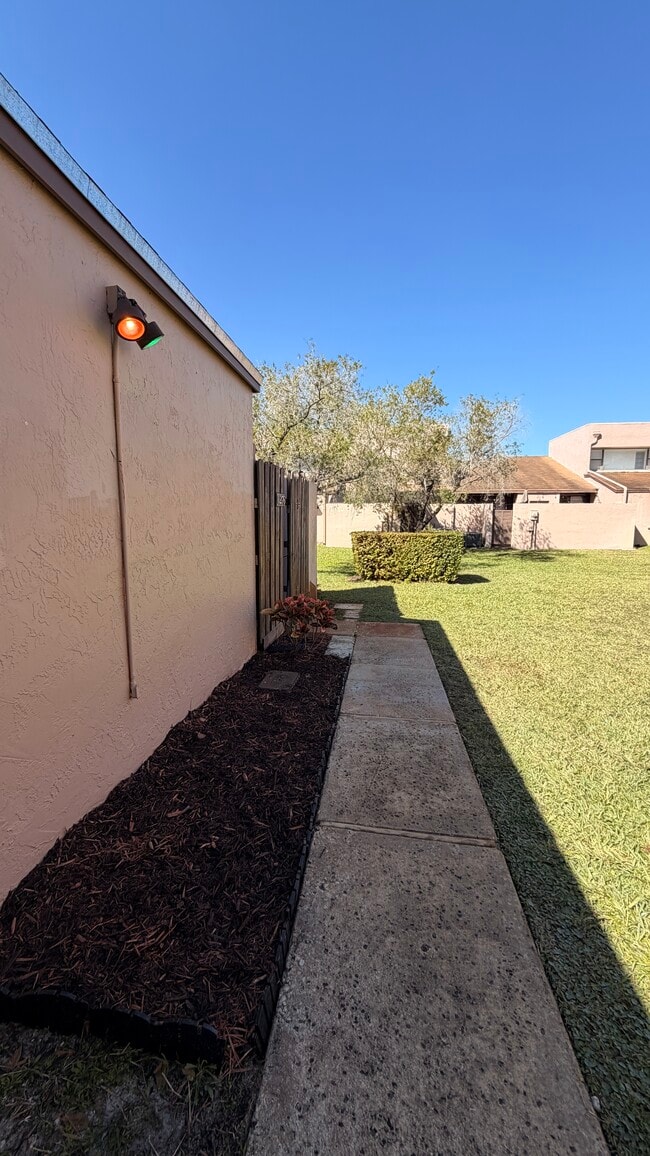 Entrada - 1276 NW 122nd Ter