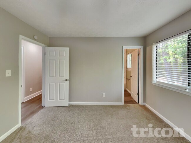 Building Photo - 212 Hemlock Dr