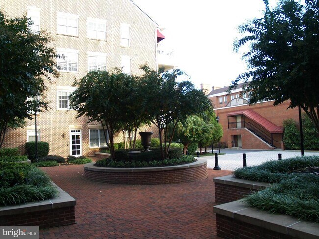 Building Photo - 600 Second St