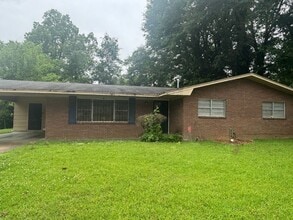 Building Photo - 963 Pine Lake Dr