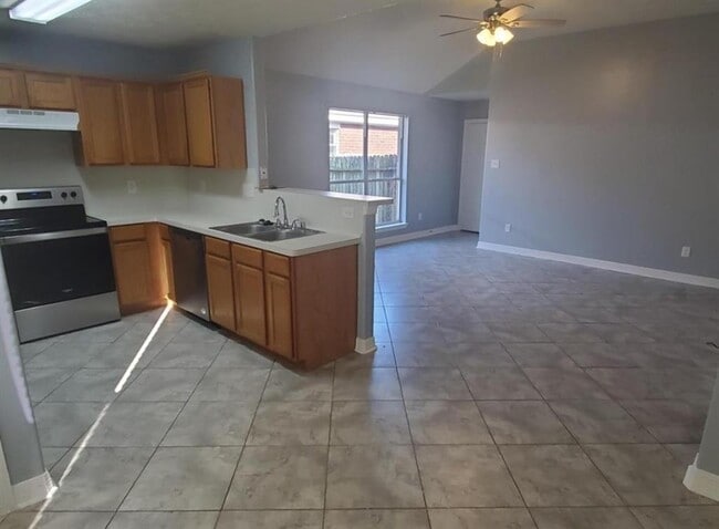 Building Photo - 14927 Diamond Way