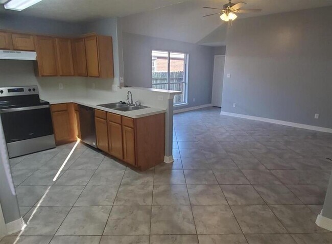 Foto del edificio - 14927 Diamond Way