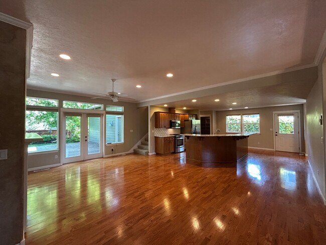 Foto del edificio - Well Maintained 3 Bedroom / 2 Bathroom Hom...
