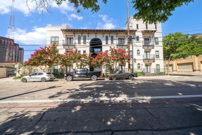 Downtown Luxury Condo with Rooftop Views -... - Downtown Luxury Condo with Rooftop Views -...