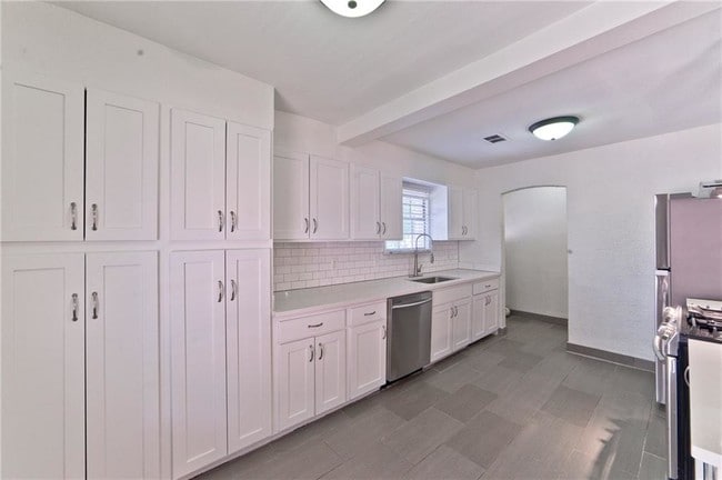 Building Photo - 4422 Emerson Ave
