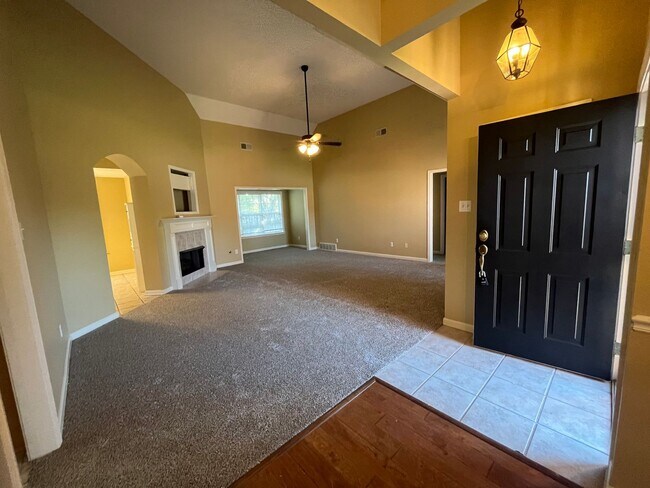 Building Photo - 9150 Hervay Cove
