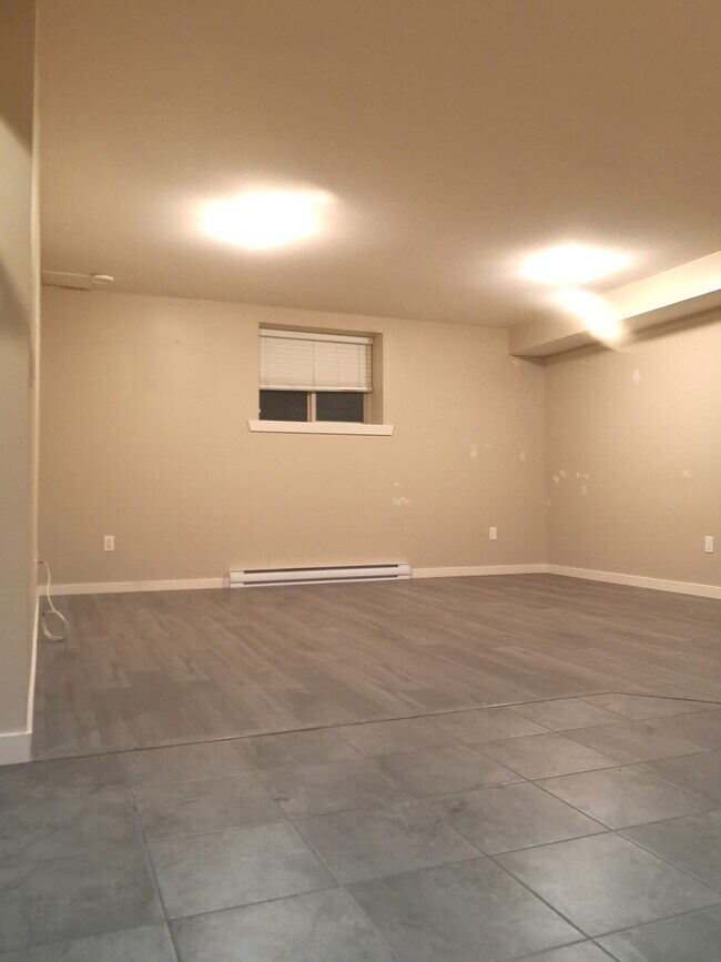 Building Photo - 7839-78210 210 St