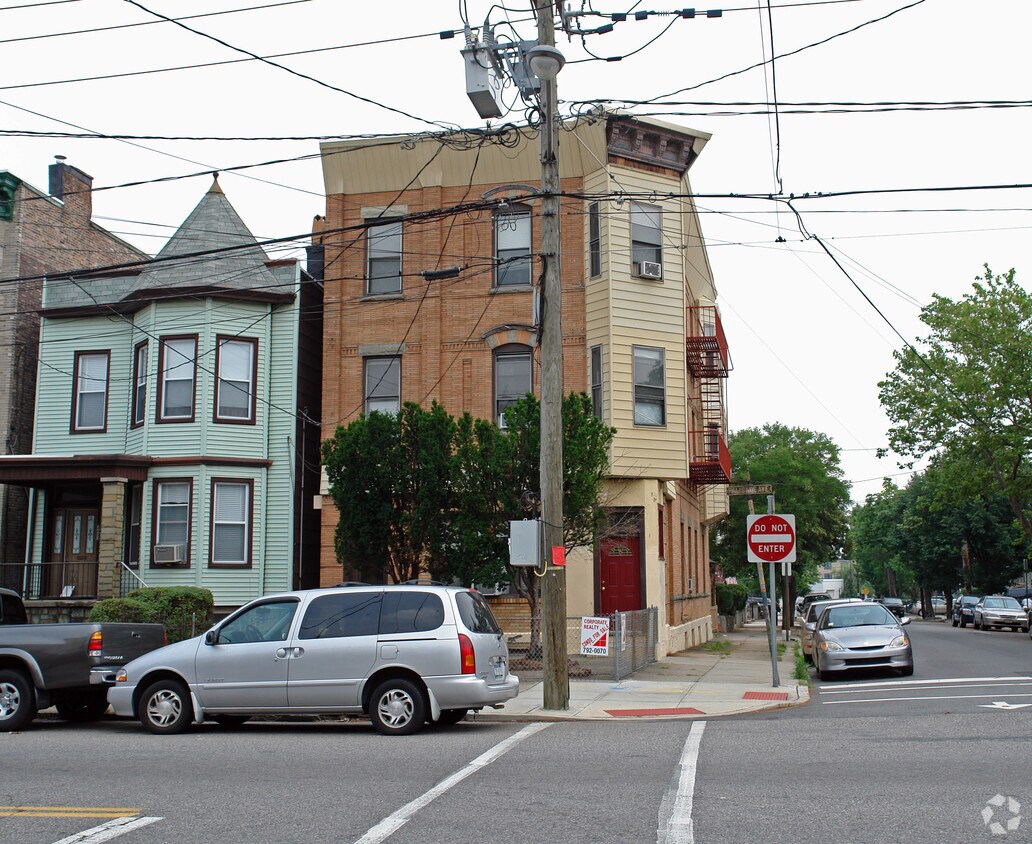 Building Photo - 2600 Palisade Ave