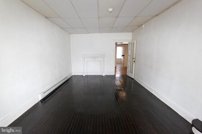Building Photo - 325 S Queen St