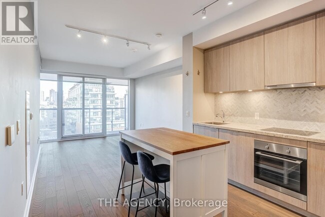 Photo du bâtiment - 158 Front St E