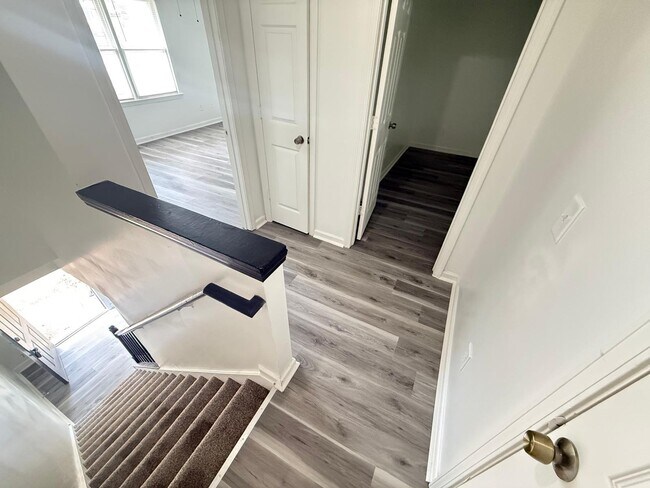 Foto del edificio - 845 Burns Walk Ct NW