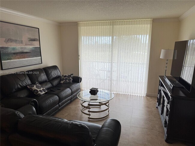 Foto del edificio - 9320 S Hollybrook Lake Dr