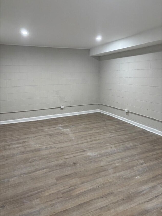 Primary Photo - 3 Bedroom 1 bathroom lower level home in N...