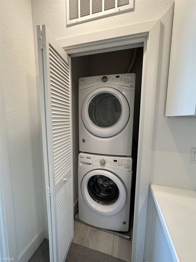 Foto del edificio - 2 br, 1.5 bath Townhome - 1499 Cherry Circle
