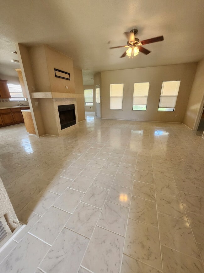 Building Photo - 2807 Diaz Dr