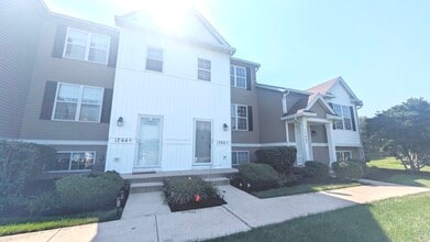 Building Photo - 1766 Fieldstone Dr N