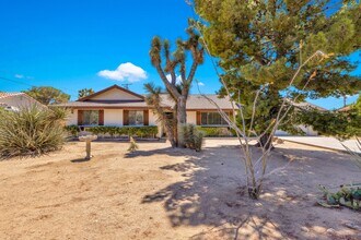 Building Photo - 57815 Desert Gold Dr