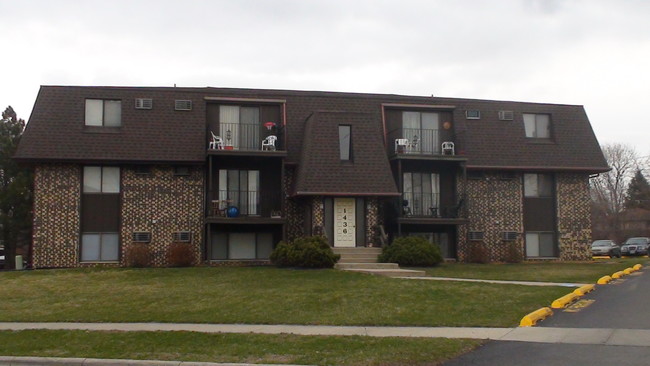 Building Photo - Pioneer Road Apartments