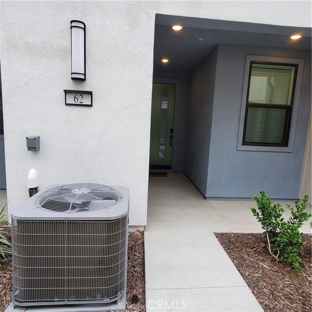 Building Photo - 944 N Divino Privado