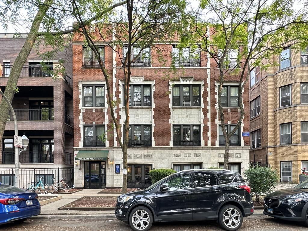 Primary Photo - 840 W Wolfram St