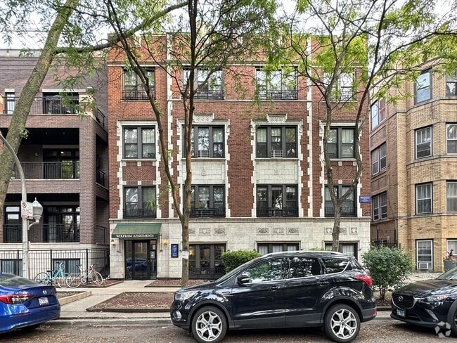 Building Photo - 840 W Wolfram St
