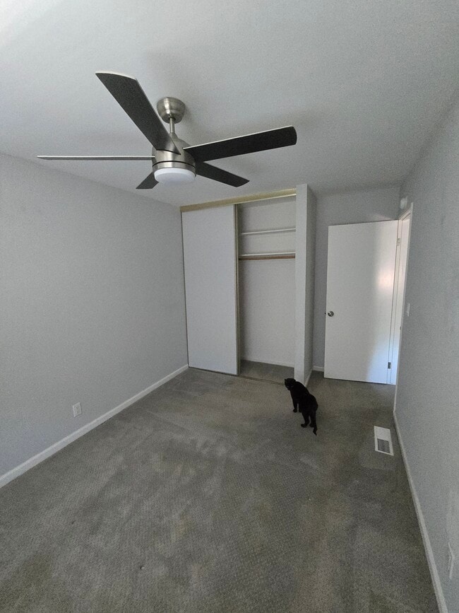 Bedroom for rent - 613 Millich Dr