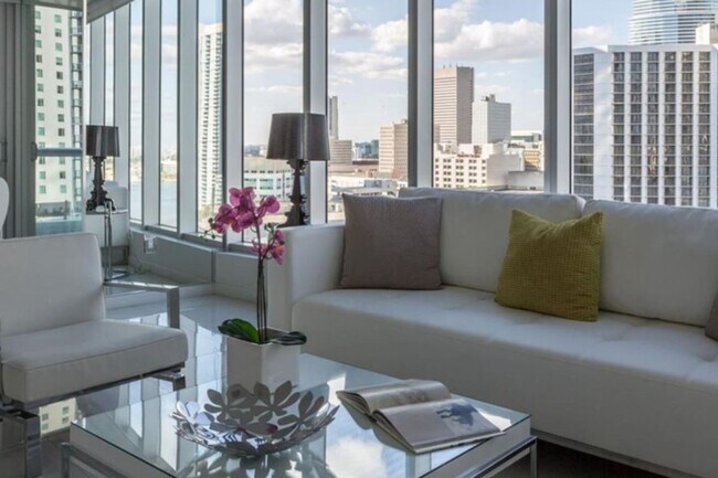 Building Photo - 485 Brickell Ave