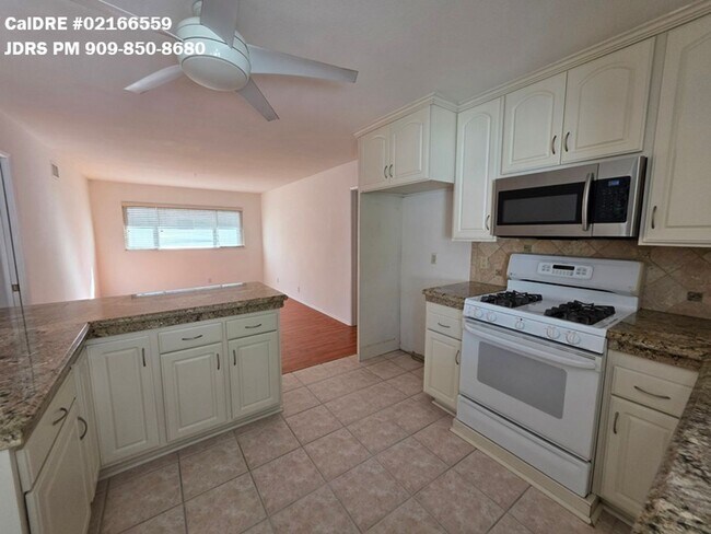 Building Photo - Irvine 3 Bedroom Home With Pool