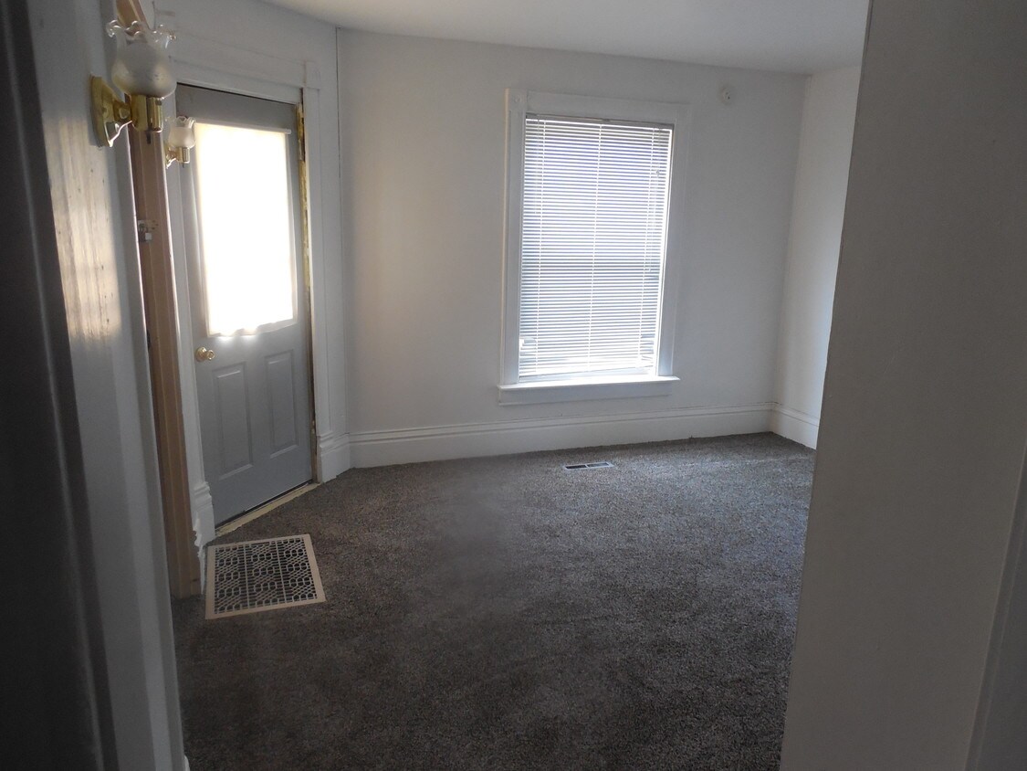 203 Dixon Ave, Rock Falls, IL 61071 Apartments in Rock Falls, IL