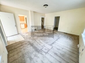 Building Photo - 605 W 10th Ave