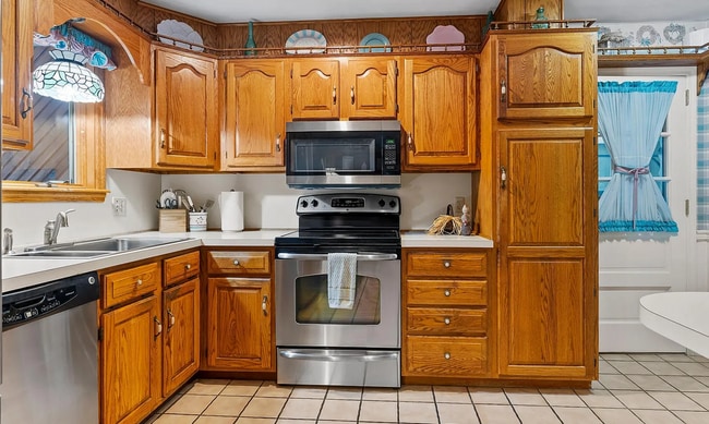 Building Photo - 611 Wingert Dr