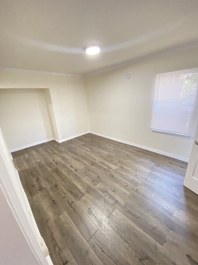 Foto del edificio - 564-592 N Kingsley Dr