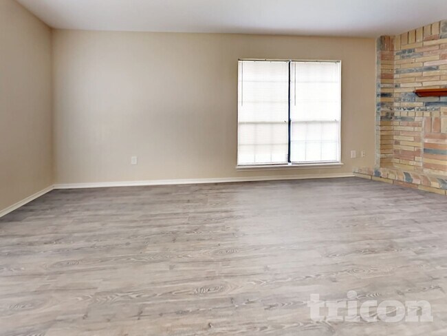 Building Photo - 7811 Bluff Trail Dr