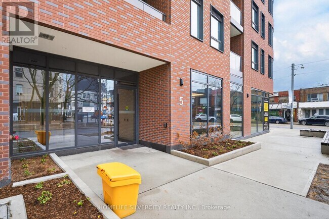 Photo du bâtiment - 5 Lakeview Ave