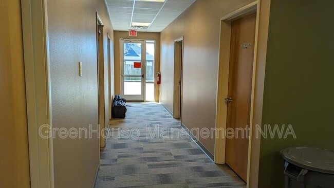 Foto del edificio - 3409 Elm Springs Rd