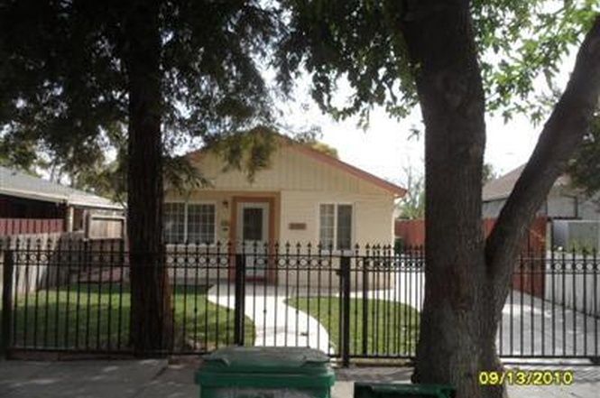 Primary Photo - 2260 E Hazelton Ave
