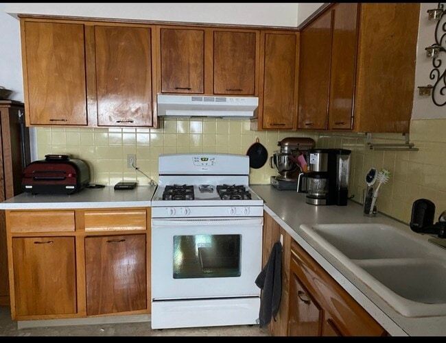 Building Photo - 3235 8th St