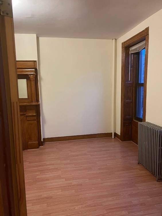 Foto del edificio - 824 Putnam Ave