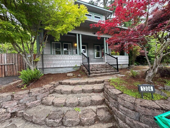 Foto del edificio - Charming 2-Bedroom Home on Large Lot – Fre...