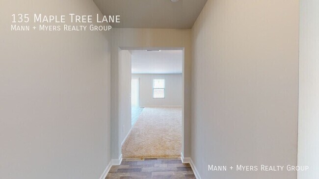 Foto del edificio - 135 Maple Tree Ln