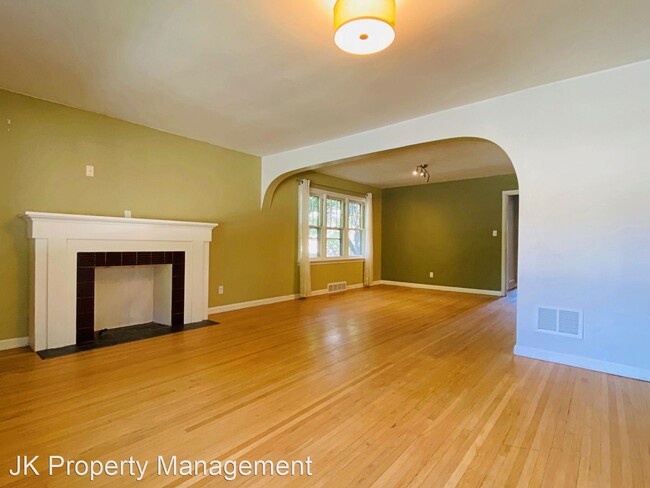 Building Photo - 5 br, 2 bath House - 1521 1st Ave N