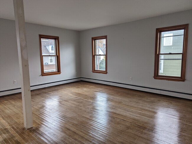 Foto del edificio - 418 E 6th St