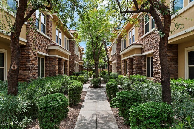 Foto del edificio - 5550 N 16th St