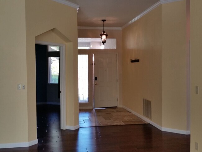 Foto del edificio - Beautiful 3 Bedroom 2 Bathroom Single Fami...