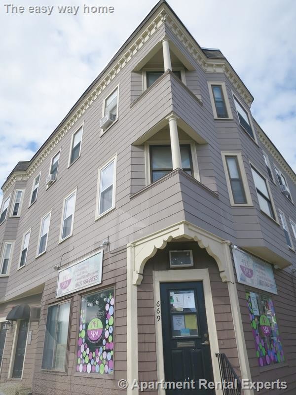 Foto del edificio - 671 Somerville Ave