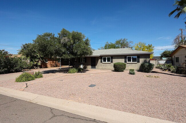 Foto del edificio - 7608 E 4th St