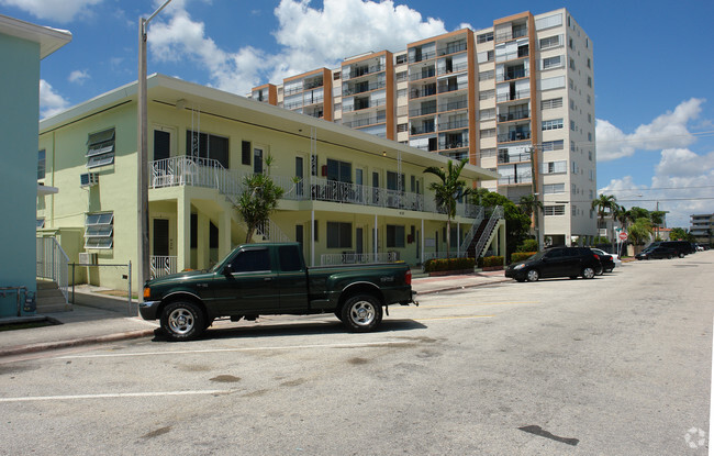 Building Photo - 450 79th St