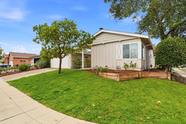 Foto del edificio - Large Home with Pool